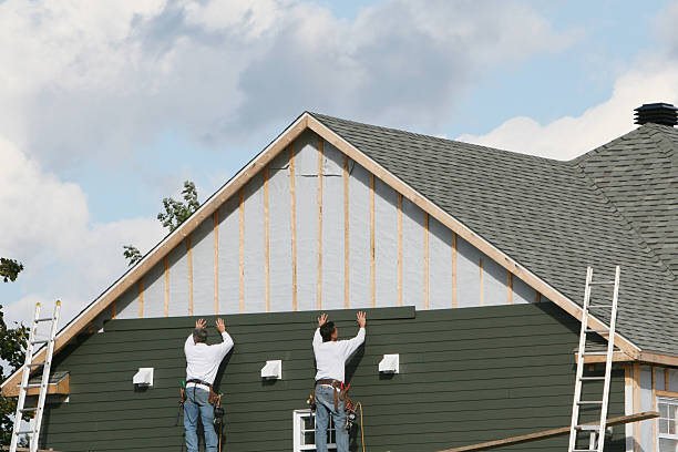 Professional Siding Inspection technician working in Levittown, NY
